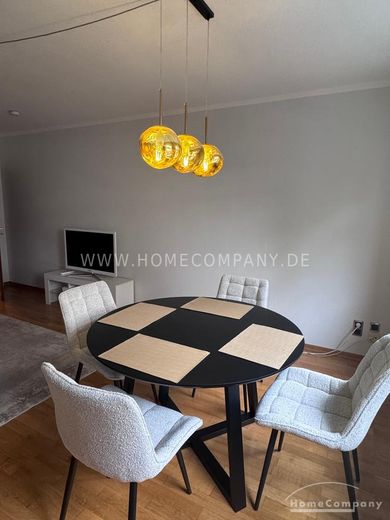Gepflegte möblierte 3-Zimmer-Wohnung mit großem Balkon in ausgezeichneter Lage in Haidhausen – cebc52bd3770f7432af00fb5e23e95a0953b4299.jpg