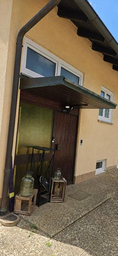 Schweinfurt yakınında misafir daireli ev, ticari salon + imarlı arsa – Haustür OG