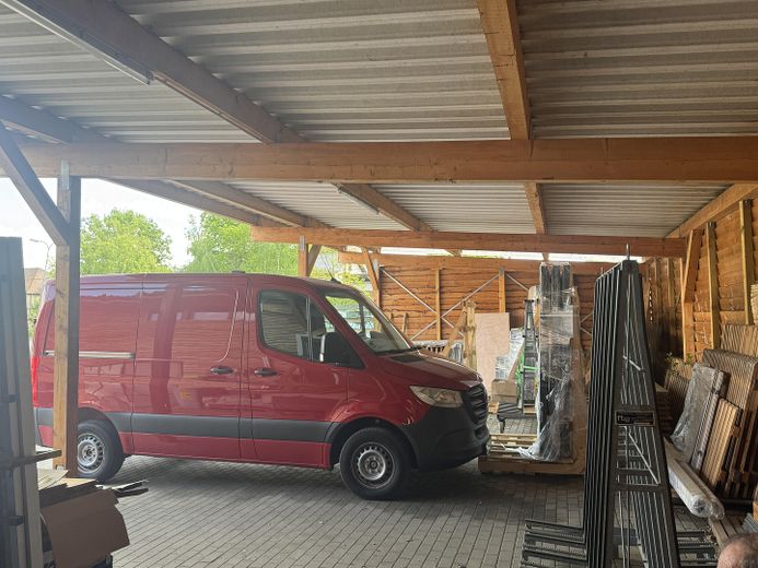 großer Carport