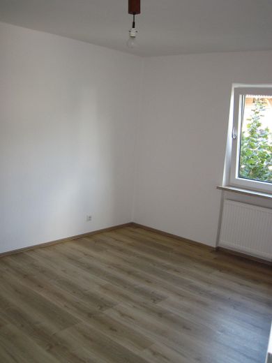 Zur Kapitalanlage! Inzell - zentrale, sonnige 2-Zimmer-Wohnung - provisionsfrei! – Schlafzimmer