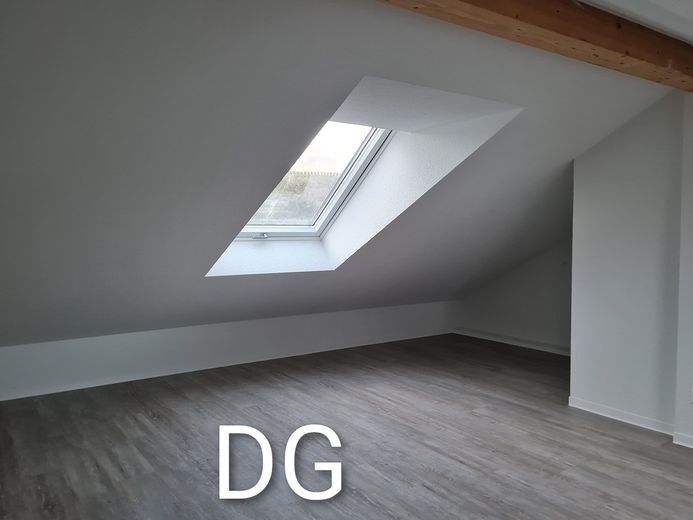 Helle Dachgeschoss Wohnung – Foto 7