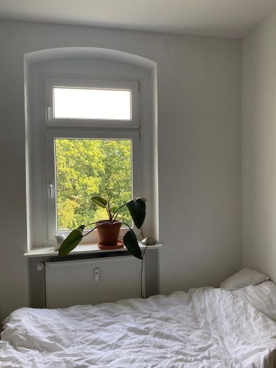 Schöne 2-Zimmer-Wohnung mit Balkon in guter Lage – Schlafzimmer