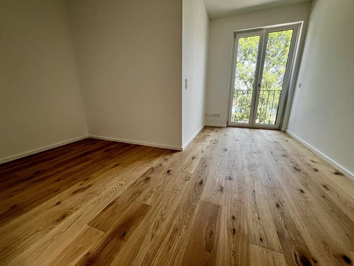 ERSTBEZUG: Helle 3-Zimmer-Wohnung mit Balkon – Arbeitszimmer