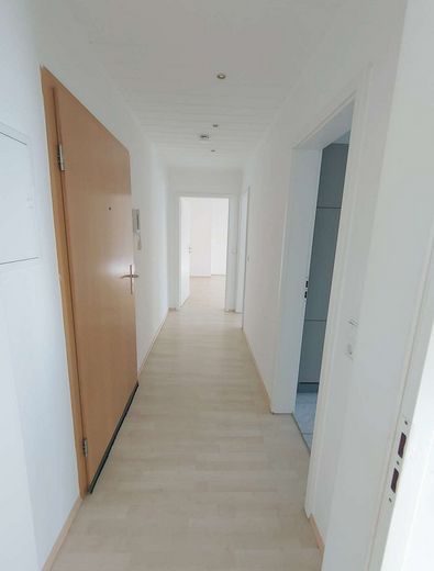 appartamento 2/3 ovvero 5 locali, appena ristrutturato, luminoso, tranquillo, con cucina componibile – Flur
