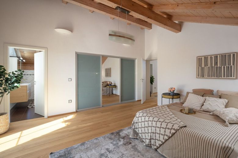 Jezioro Penzinger See tuż obok – dom rodzinny o powierzchni mieszkalnej 265 m² – Elternbereich mit Bad en suite
