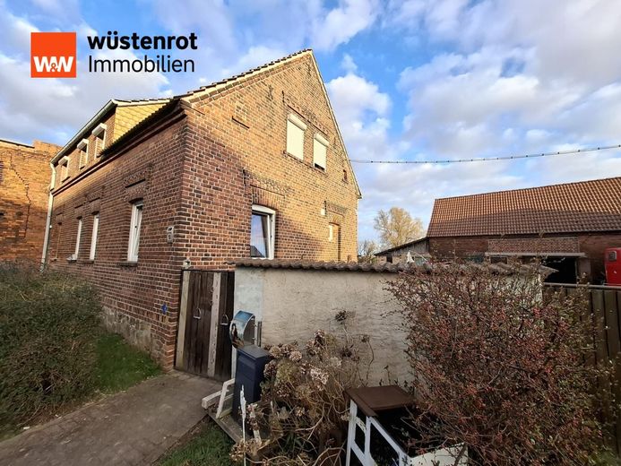 Einfamilienhaus in Rackith. Viel Platz für Familie, Garten, Tierhaltung &amp; individuelle Gestaltung – Ansicht Straßenseite
