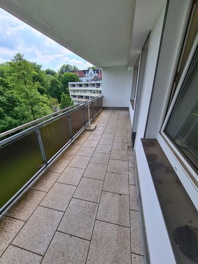 sonnige Wohnung mit Weitblick – Balkon vor dem Wohnzimmer
