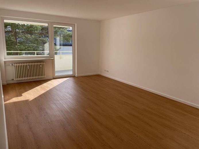 Wohnzimmer mit Balkon