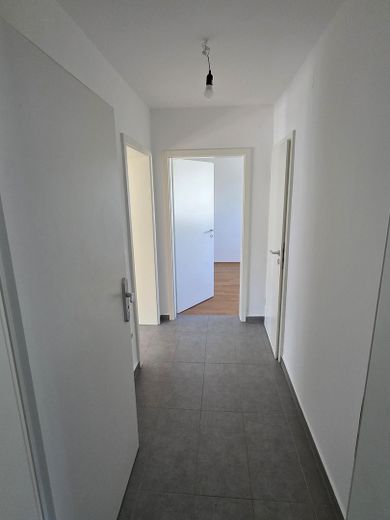 Augsburg-Inningen Bhf-nah 4 Zi  ETW 90m2 Süd-Loggia, Garten zustzl 18m2 UG Abst/WaKü – Flur Eing. 1