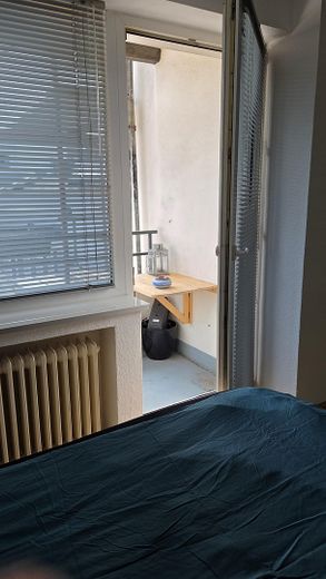 Vivienda moderna en Unterbilk: elegante apartamento con plaza de garaje subterráneo. – Schlafzimmer mit Balkontür