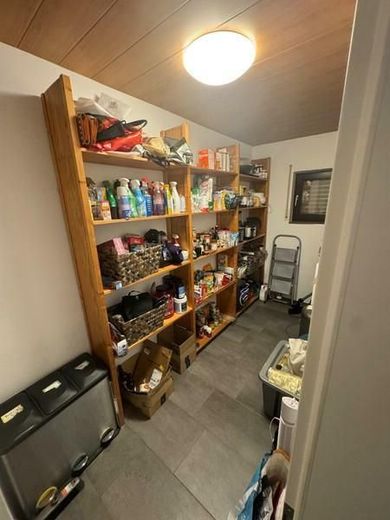 RENDITE - Traumhaus in herrlicher Wohngegend - Airbasenah - WOHLFÜHLHAUS - Alterslose Wohnidee! – 33 Pantry zur Küche