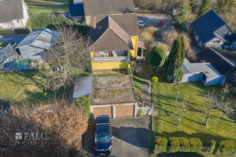 Ein Traum für die ganze Familie, ländlich ruhig und doch zentral – Haus mit Garage