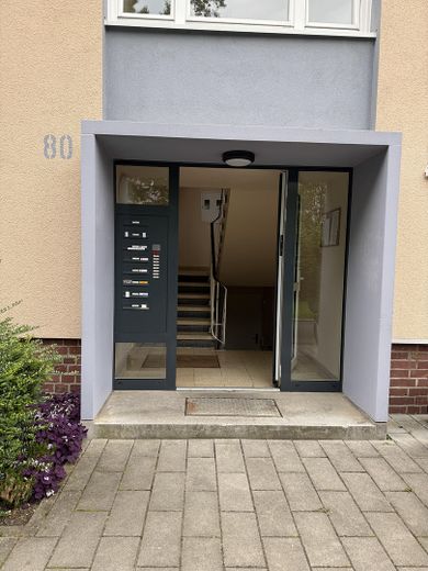 Prachtige 3-kamerwoning met groot balkon & parkeerplaats voor de deur in Sachsenhausen-Nord – Eingangsbereich