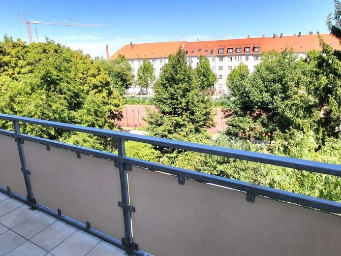 ***Attraente appartamento di 2 locali con balcone e cucina componibile nella zona est di Lipsia*** – Foto 1