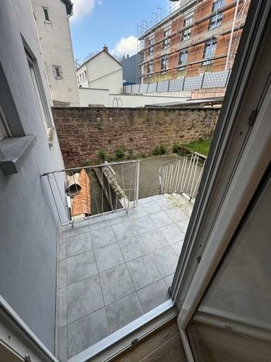 Erdgeschoßwohnung - Innenstadt - alles zu Fuß erreichbar - beste Wohnlage - worauf Warten? – 21 Balkon mit Treppe zum Garten und Stellplatz