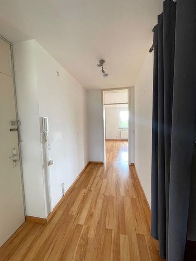 Provisionsfreie lichtdurchflutete 3-Zimmer-Wohnung mit Miele-Küche & Bergblick – sofort verfügbar! – Flur Eingangsbereich