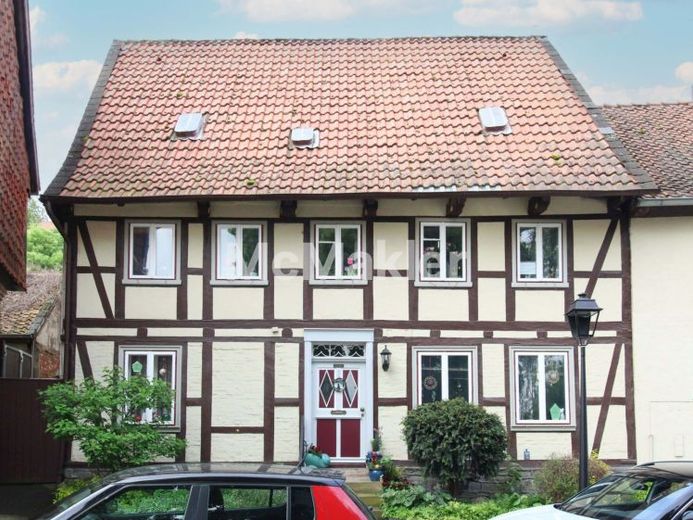 Wohnen mit Charakter – Denkmalgeschütztes Fachwerkhaus mit idyllischem Terrassengarten in Hornburg – Foto 1