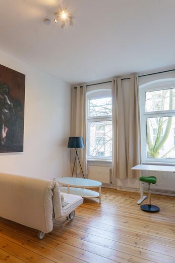 Ruhige Zweizimmerwohnung in beliebter Gegend in Berlin Kreuzberg – Wohnzimmer
