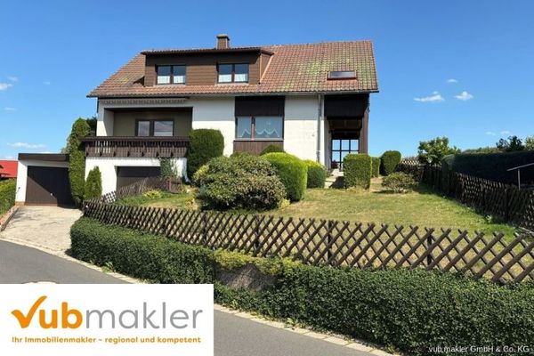 Großzügiges Zweifamilienhaus mit Gartenidylle in ruhiger Lage von Selb