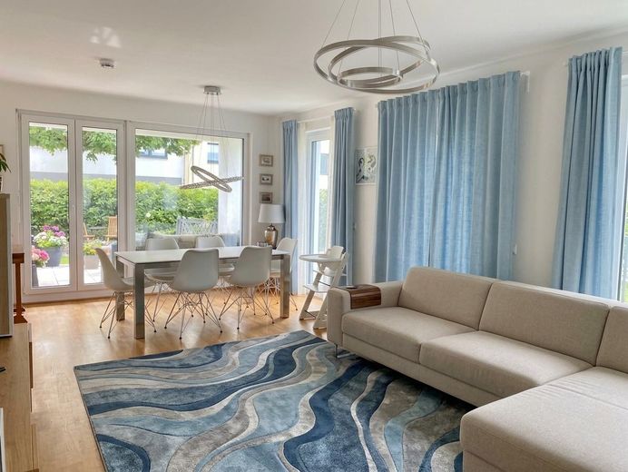 Appartement moderne et haut de gamme de 4 pièces avec jardin - sans commission – Wohnzimmer