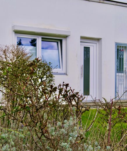Strandnahe Kapitalanlage: Ferienwohnung & Ladengeschäft – Separater Wohnungseingang 