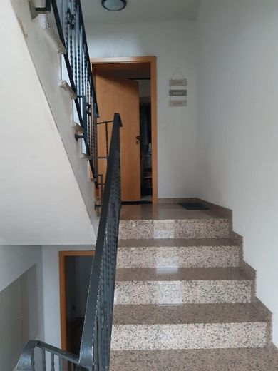 Gepflegtes Zweifamilienhaus mit freier Dachgeschosswohnung, großem Südgarten und Garage – Foto 28