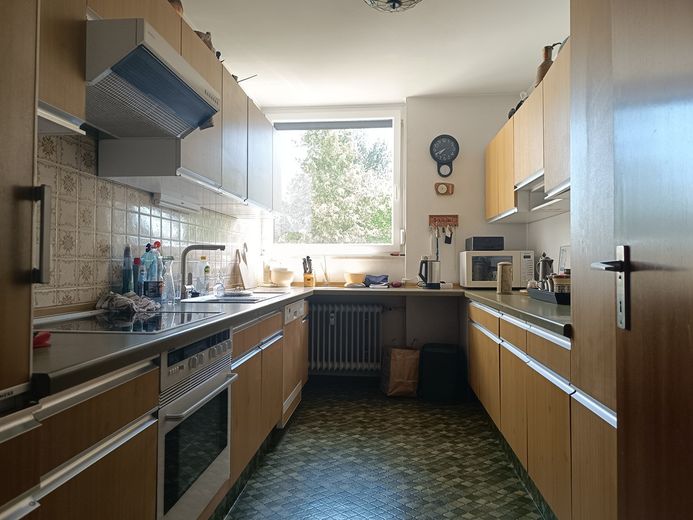 Lichtdurchflutete 4-Zimmer-Wohnung mit Loggia und Blick ins Grüne – Foto 5