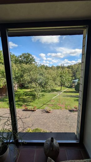 Einfamilienhaus mit Einliegerwohnung in ruhiger Wohnlage – Ausblick Garten Essbereich