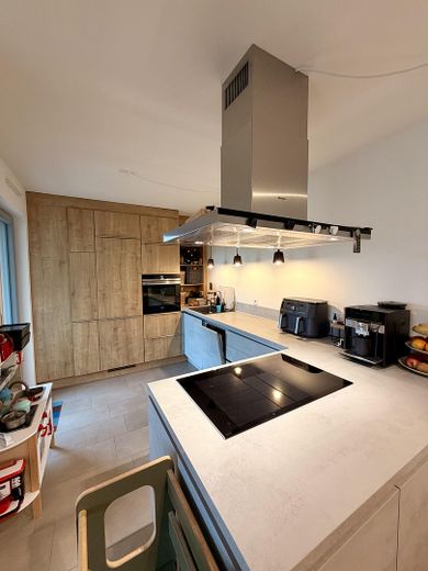 Exclusive 4-room apartment with designer kitchen and underground parking space – living at the highest level – Foto 22