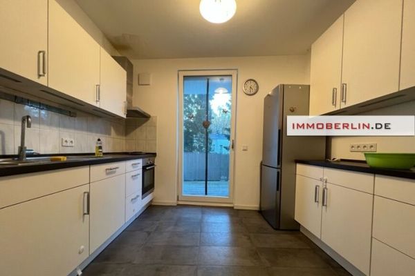IMMOBERLIN.DE - Cómodo apartamento en una casa KfW-55 con balcón y logia cerca del centro urbano, próximo a WISTA