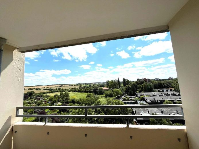 ¡Se alquila apartamento de 1 habitación recién renovado! (Clase de eficiencia energética D-190 kWh/(m²a)) – Balkon