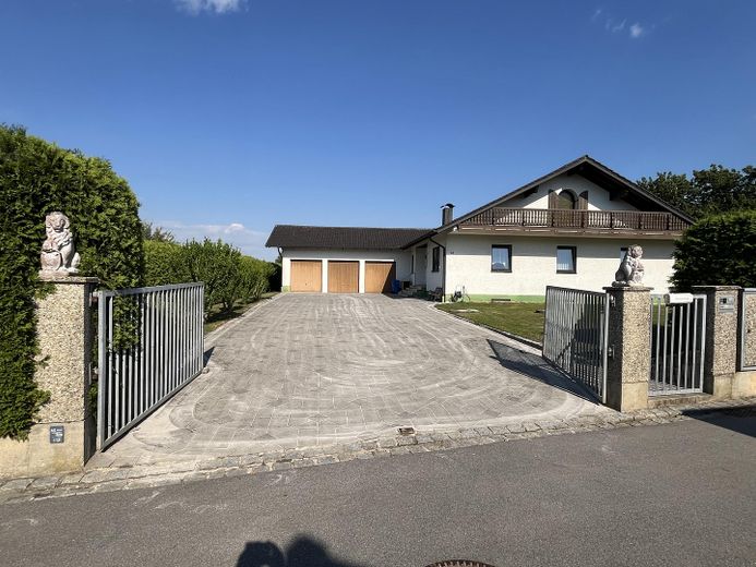 Großzügiger Bungalow auf 1.850 m² Grundstück mit Dreifachgarage – provisionsfrei in Markt Eichendorf – फोटो 3