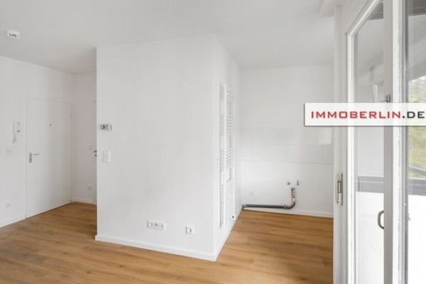 IMMOBERLIN.DE - Attraktive 2025 sanierte Wohnung mit Sonnenloggia in Spreenähe
