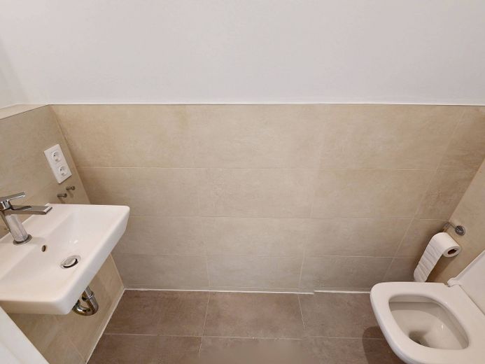 Wohntraum in Rissen: Exklusives 4-Zimmer-Penthouse mit eigenem Lift und weitläufiger Dachterrasse – Gäste-WC