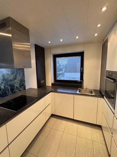 Stilvolle Maisonettewohnung mit Balkon und Stellplatz in Nidderau-Heldenbergen – Foto 19