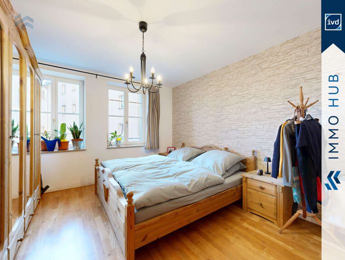 4571081-X7m7VyRxEmcZgg4h12uJA7so-Schlafzimmer.jpg