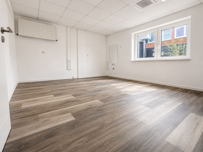 Ampia unità a Stolberg con versatile potenziale di utilizzo – Zimmer 1