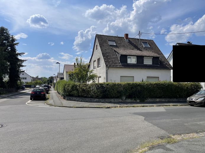 Exklusives Eckgrundstück mit hohem Entwicklungspotenzial in Egelsbach – Ansicht von Osten