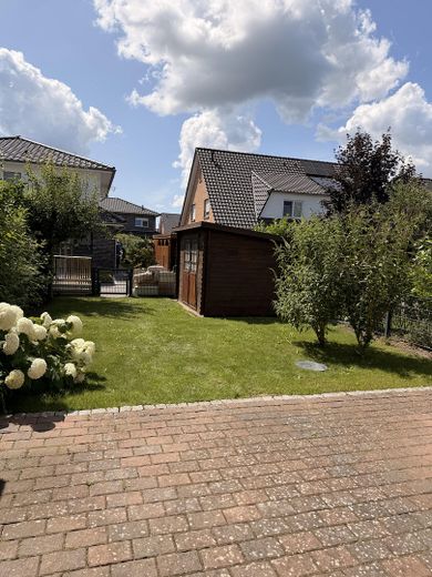 Modern rijtjeshuis in Apensen te koop – Garten