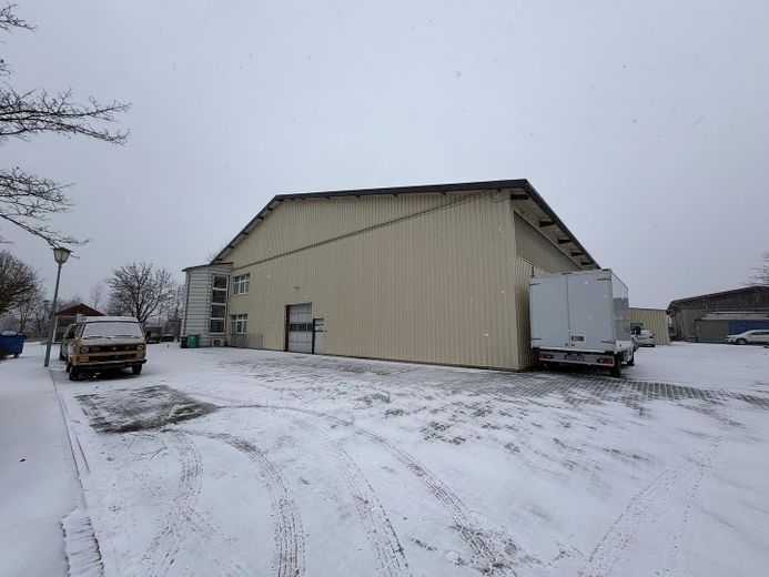 Außenansicht Gewerbehalle