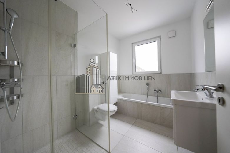 ATIK: Traumhaftes Penthouse - Wohnen mit Panoramablick auf die Starkenburg – Badezimmer