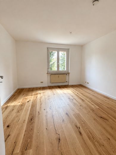 Modernisierte 3-Zimmer-Wohnung mit großem Westbalkon ins Grüne und TG – provisionsfrei – Schlafzimmer