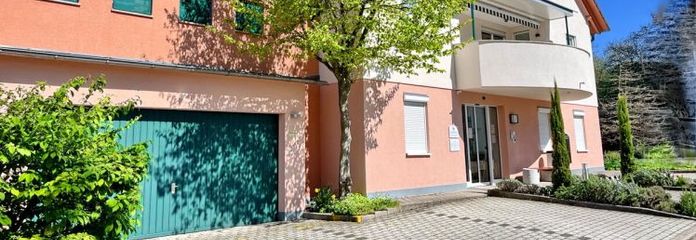 Luxuriöses Wohnhaus mit vermieteter Hausarztpraxis