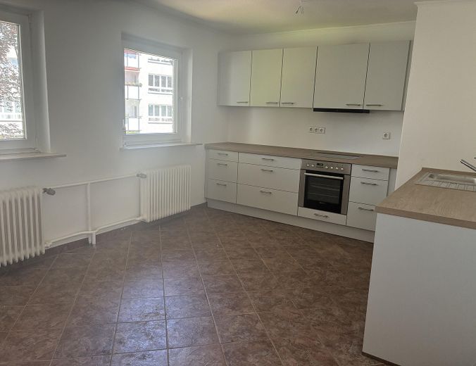Gepflegte und gemütliche 2Zi Whg mit neuer Küche in ruhiger Lage Pinneberg-Quellental – Küche und Fenster