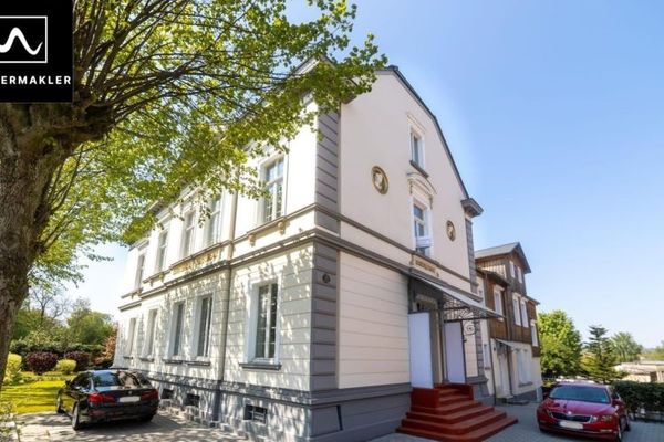 Stilvolle Etagenwohnung in denkmalgeschützter Fabrikantenvilla – Wohnen mit Charakter