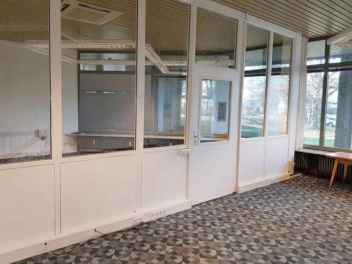 Retail space / office / practice — quiet yet central / S-Bahn around the corner / on 2 levels – 2geteilter Raum im EG: 64,59qm