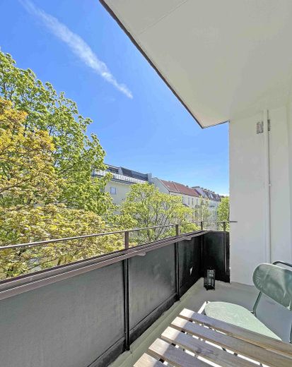 Zamieszkaj przy Ludwigkirchplatz: pierwszy najem z balkonem, bez prowizji – Balkon