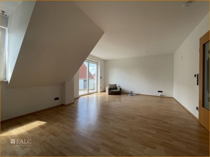 Stilvoll wohnen in Zirndorf: Exklusives Haus mit Charme und hochwertiger Einrichtung! – Wohnzimmer 2