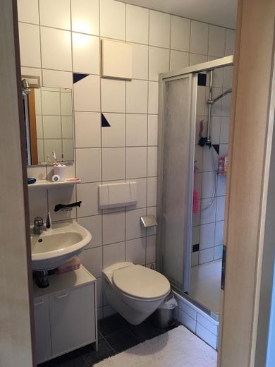 Komfortabel ausgestattete Maisonettewohnung/ Galeriewohnung 1,5 Zimmer mit Balkon – Bad
