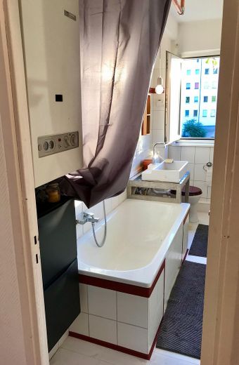 Wohnung mit Charm zentral in Berlin 2. Obergeschoss sofort verfügbar – Bad